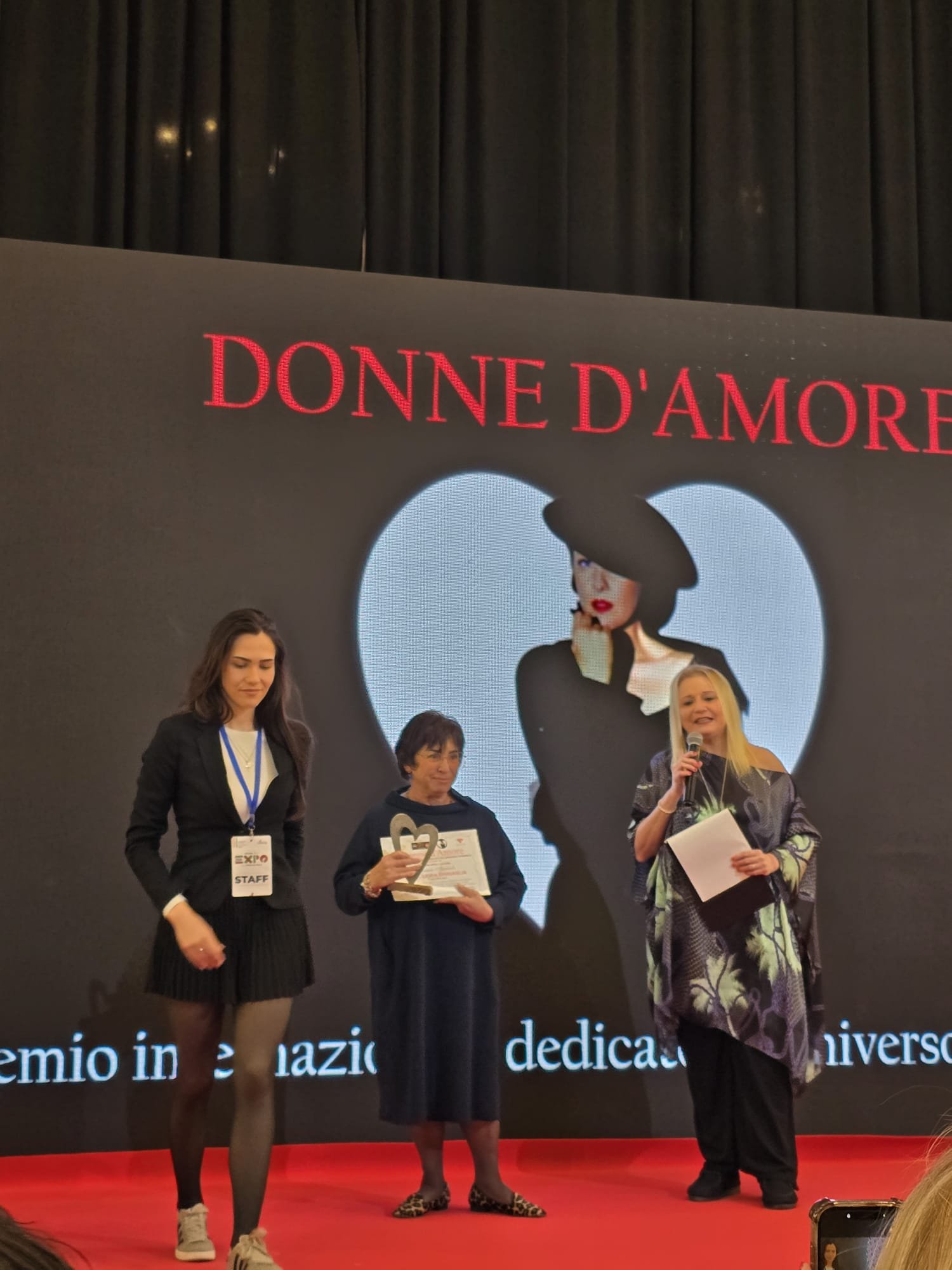 Tirana.Liora Sinigaglia premiata per il suo impegno per la cultura e l’arte