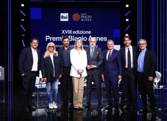 da sx williams di liberatore, mara venier, alberto matano, simona agnes, giampaolo rossi, alberto barachini, alessandro onorato e mons. dario edoardo viganò