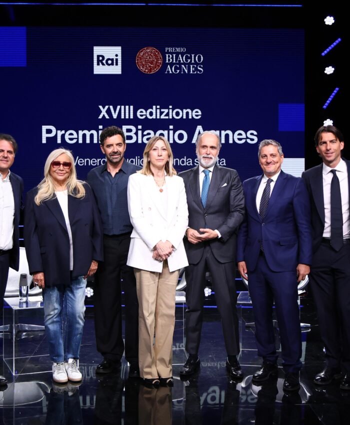 da sx williams di liberatore, mara venier, alberto matano, simona agnes, giampaolo rossi, alberto barachini, alessandro onorato e mons. dario edoardo viganò